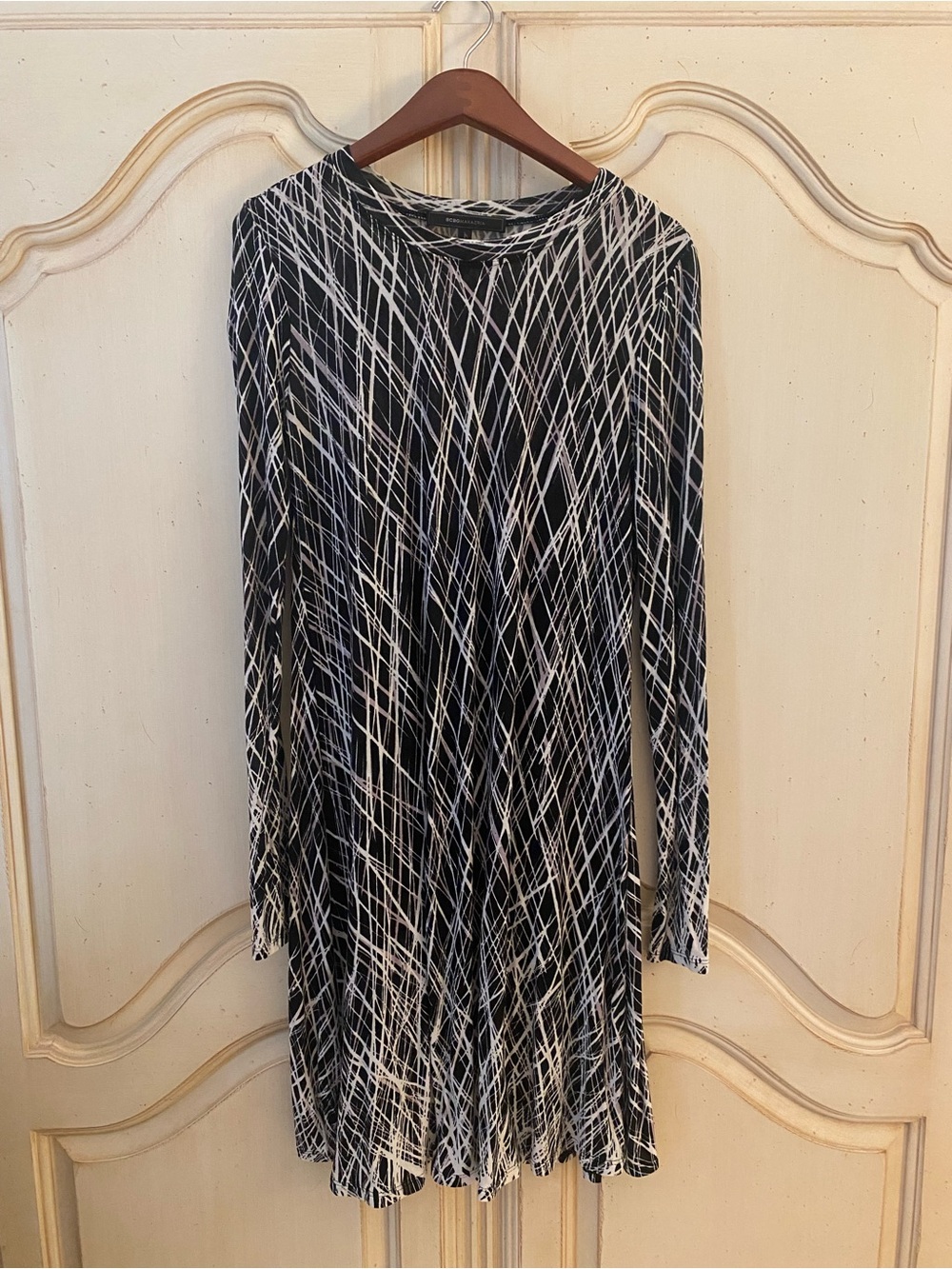 BCBGMaxAzria Black & White Long-Sleeve Patterned Swing Dress